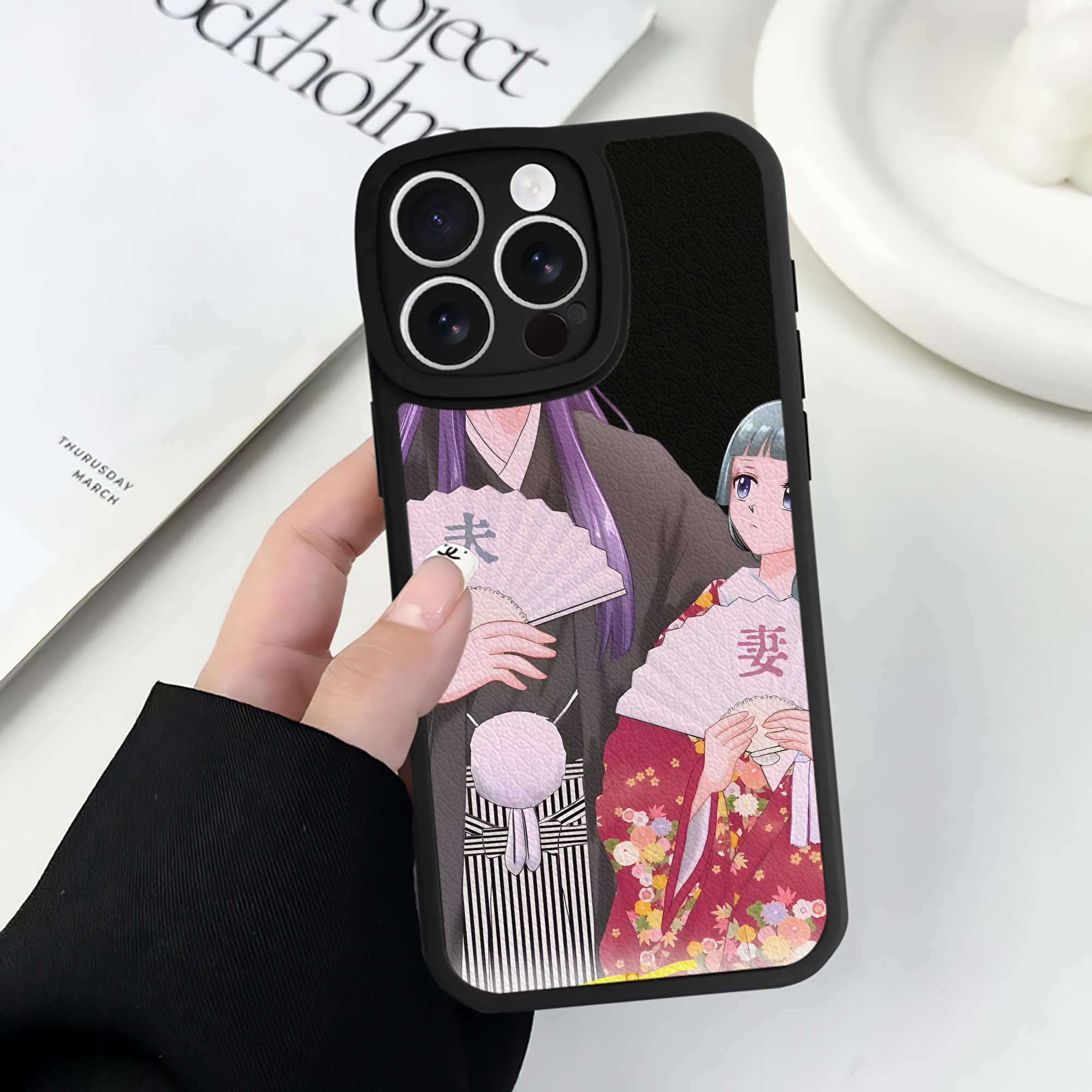 （画像用） 薬屋のひとりごと The Apothecary Diaries 【iPhone 16シリーズ対応】シリコンスマホケース（レザー調） 材質：シリコン